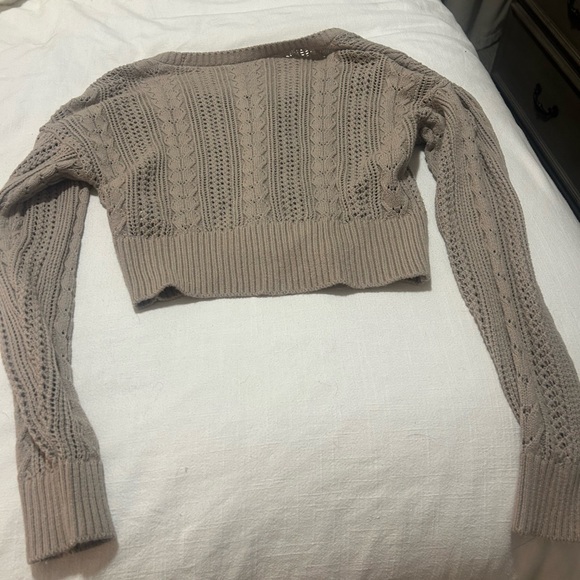 Hollister Sweater Small.  Worn Once - Picture 2 of 3